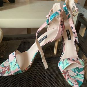 NWOT Nine West Open Toe pink floral heels size 8
